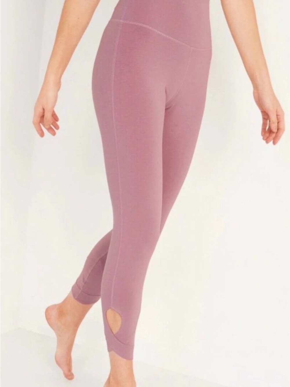 Old Navy Active Dusty Rose Balletcore Cropped Ankle Length Leggings | SIZE M